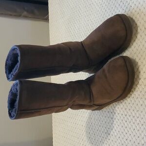 UGG Women's Classic Tall Women's  Size 6